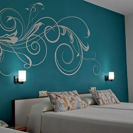Grove Hotel *